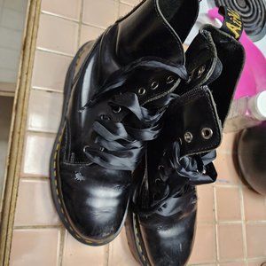 Dr. Martens Airwaire Combat Boots Size 8 (mens)